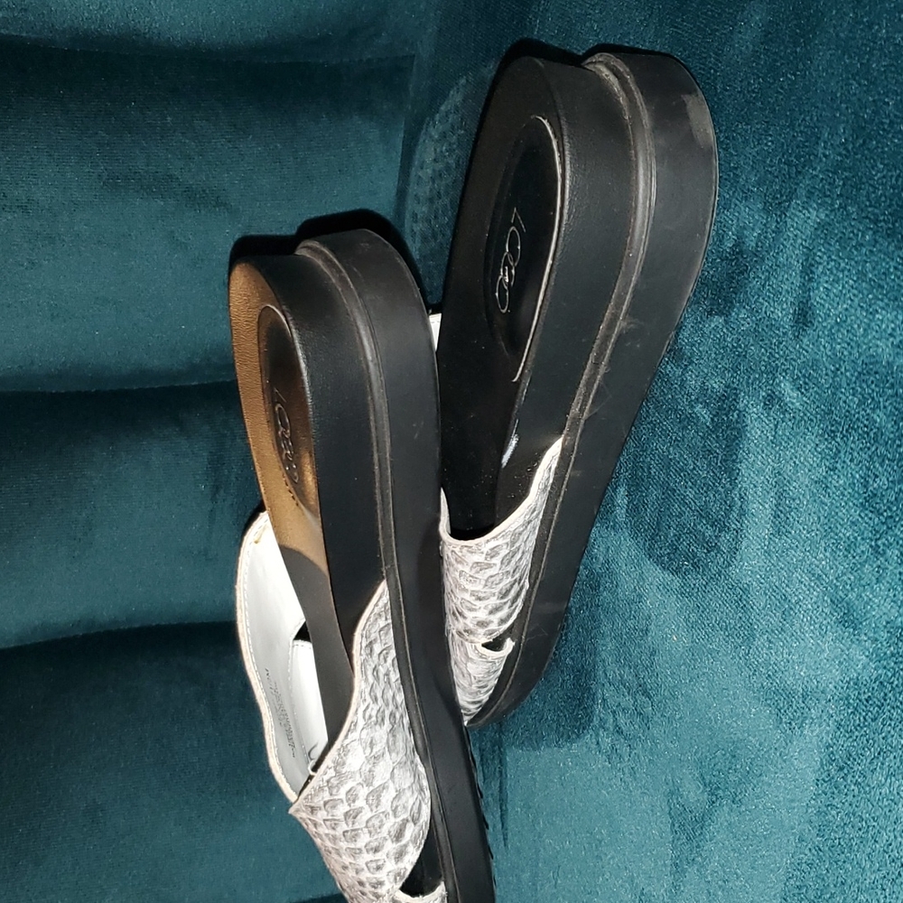 LOGO Leather Slides - Picture 5 of 7